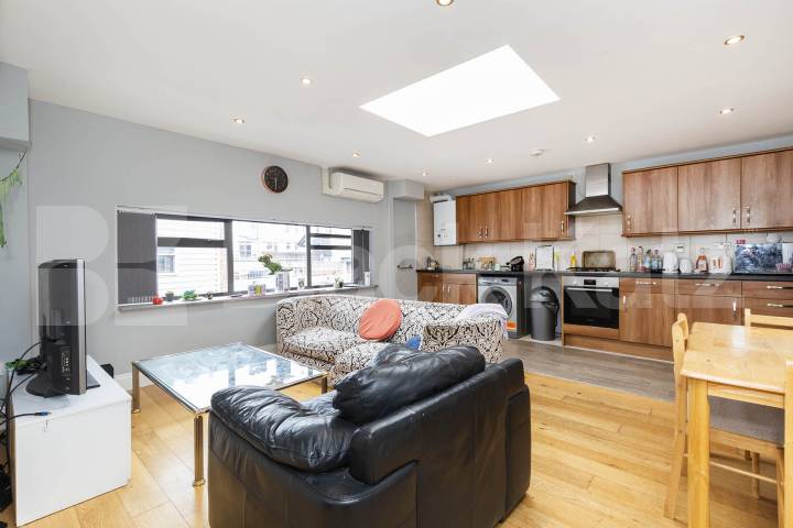 spacious 3 bedroom property with bills included except for council tax Camden Road , Holloway